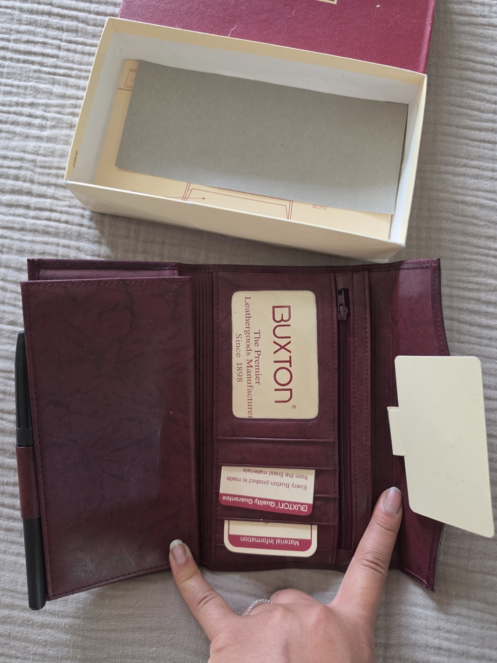 Buxton Burgundy Leather Continental Card Holder Wallet - Picture 3 of 4